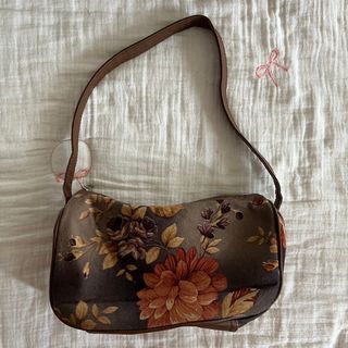 (Category: ) located in . Submitted by chiminhaneul (Listing ID 1392959019, Image 1). Description: .