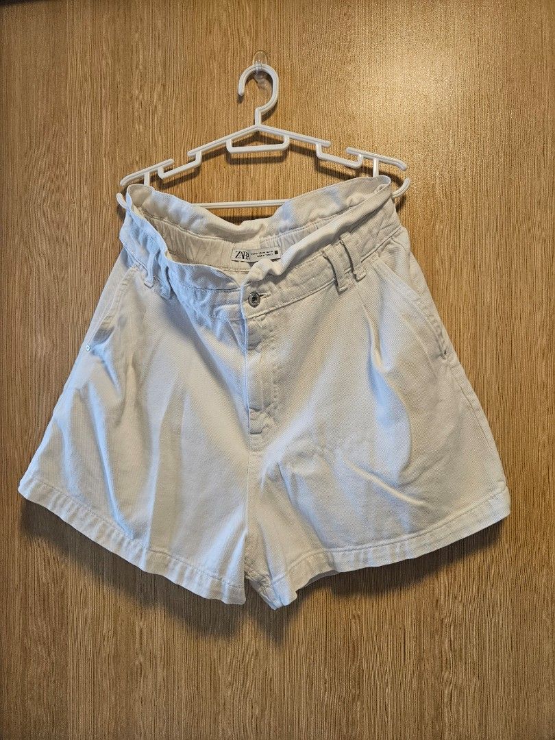 White zara denim shorts (Category: Shorts) located in Manila. Submitted by declutter_daruma (Listing ID 1393020120, Image 1). Description: size Eur 42 L - 47cm W - 39cm.