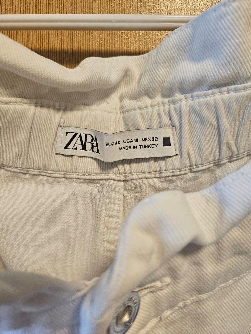 White zara denim shorts (Category: Shorts) located in Manila. Submitted by declutter_daruma (Listing ID 1393020120, Image 3). Description: size Eur 42 L - 47cm W - 39cm.