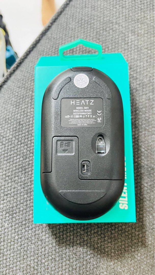 Wireless Mouse (Category: Mouse & Mousepads) located in Singapore. Submitted by jbck_05 (Listing ID 1392985652, Image 2). Description: - New wireless mouse - 1600 DPI - 4D - Comes in original packaging - Great for everyday use - Selling at a great price!.
