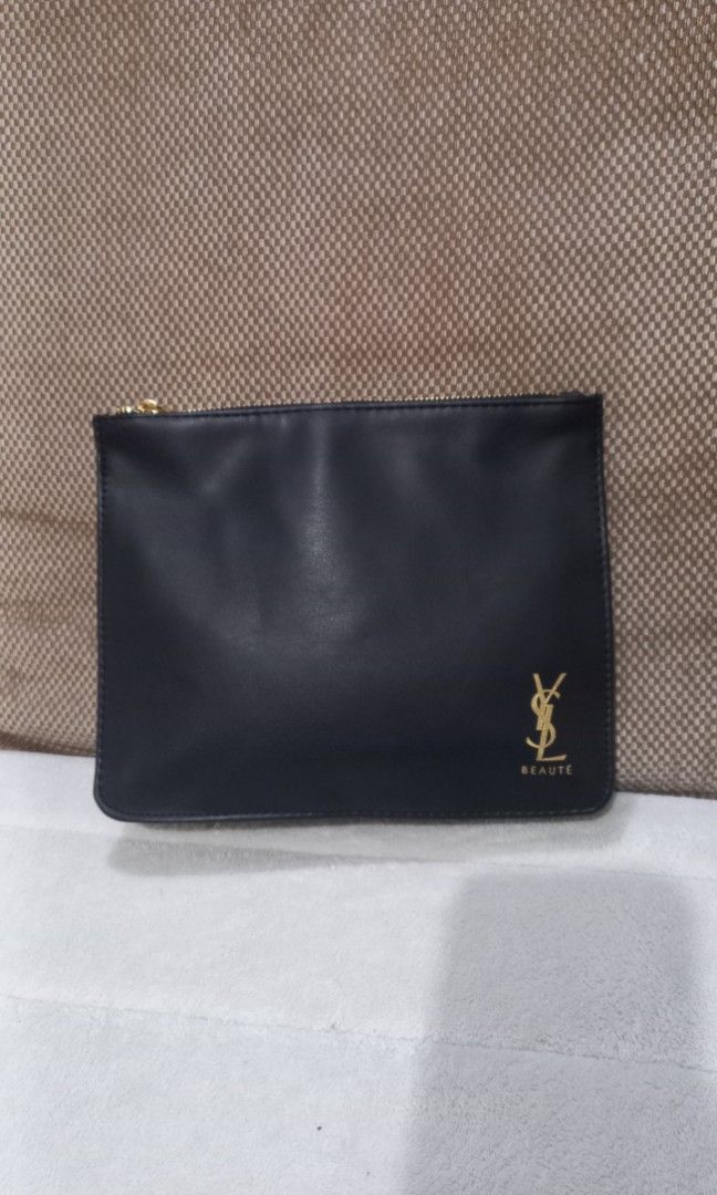 YSL Beaute Cosmetic Bag Pouch Black (Category: Luxury Bags & Wallets) located in Gattaran. Submitted by uploadtounload (Listing ID 1392873004, Image 1). Description: .
