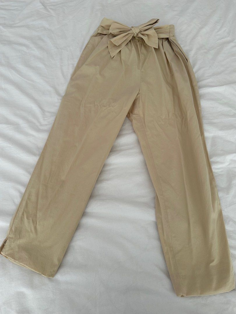 Zara Beige Pants (Category: Other Bottoms) located in Paranaque City. Submitted by giatorres (Listing ID 1392878303, Image 1). Description: .