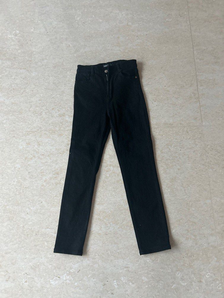 Authentic ZARA Black Denim (Category: Jeans) located in Manila. Submitted by chiccorner (Listing ID 1392970144, Image 2). Description: Authentic Zara US 4 Strech material Color black Dimension Waist 13.5” Hips 15.5” Length 38”.