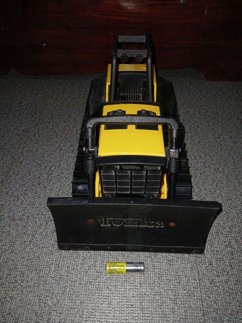 1999 Tonka Bulldozer (Category: Vehicle & Diecast Models) located in Cabuyao City. Submitted by treblig23 (Listing ID 1393117844, Image 1). Description: 1999 Tonka Bulldozer by: Hasbro Php 1900.00 Metal/Plastic Cabuyao/Sta. Rosa Laguna Area.