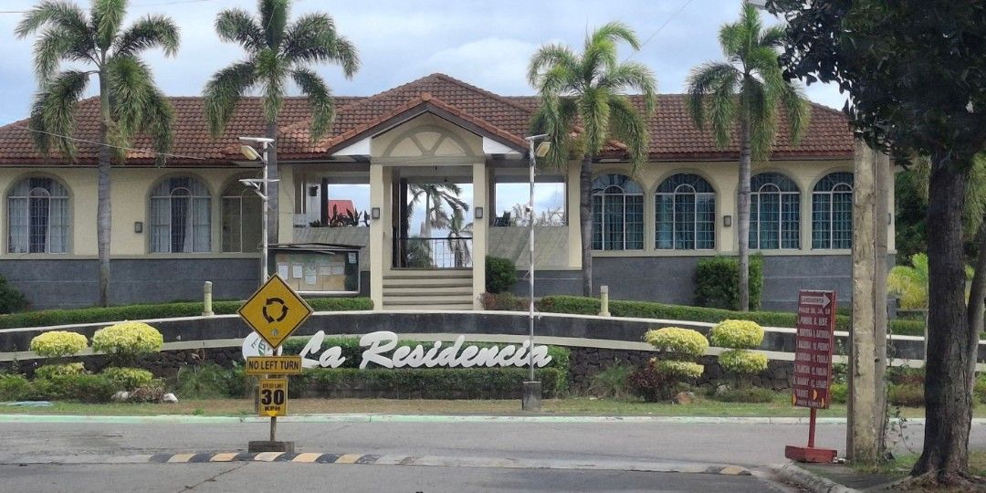 96 sq. meters inner lot (Category: Lot) located in Bulacan. Submitted by planetbeauty.ph (Listing ID 1393125056, Image 2). Description: 96sqm Residential Lot for Sale in Calumpit, Bulacan Property Details: Lot Type:Residential Lot Area in sqm:96 sqm. Amenities: Badminton court Basketball court Club house Commercial center Kiddie pool Party hall Play area / playground Swimming pool Walking / jogging track Features: 24-hour security services Entran