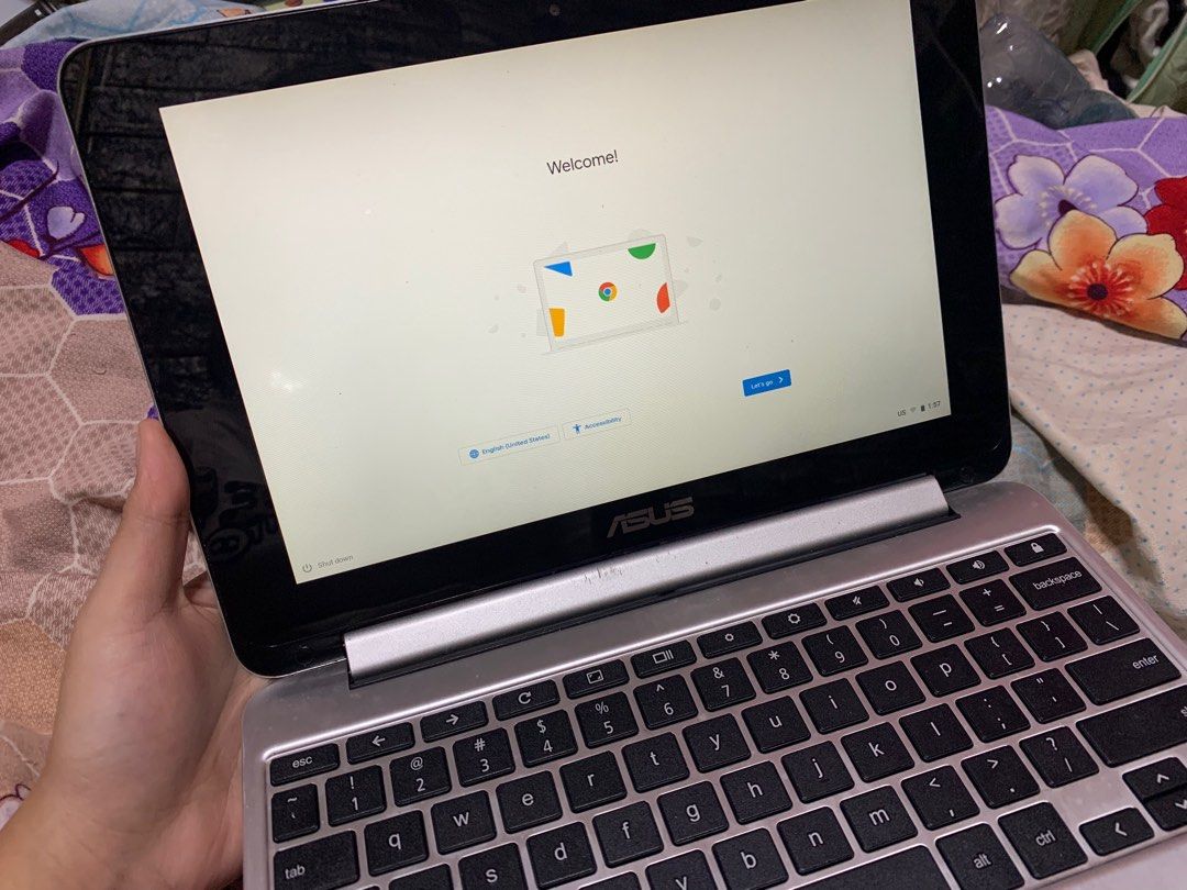 Asus Chromebook (Category: Laptops & Notebooks) located in Bulacan. Submitted by blaire_31 (Listing ID 1393089234, Image 2). Description: touchscreen 360° hinge (laptop, tent, stand, tablet modes).