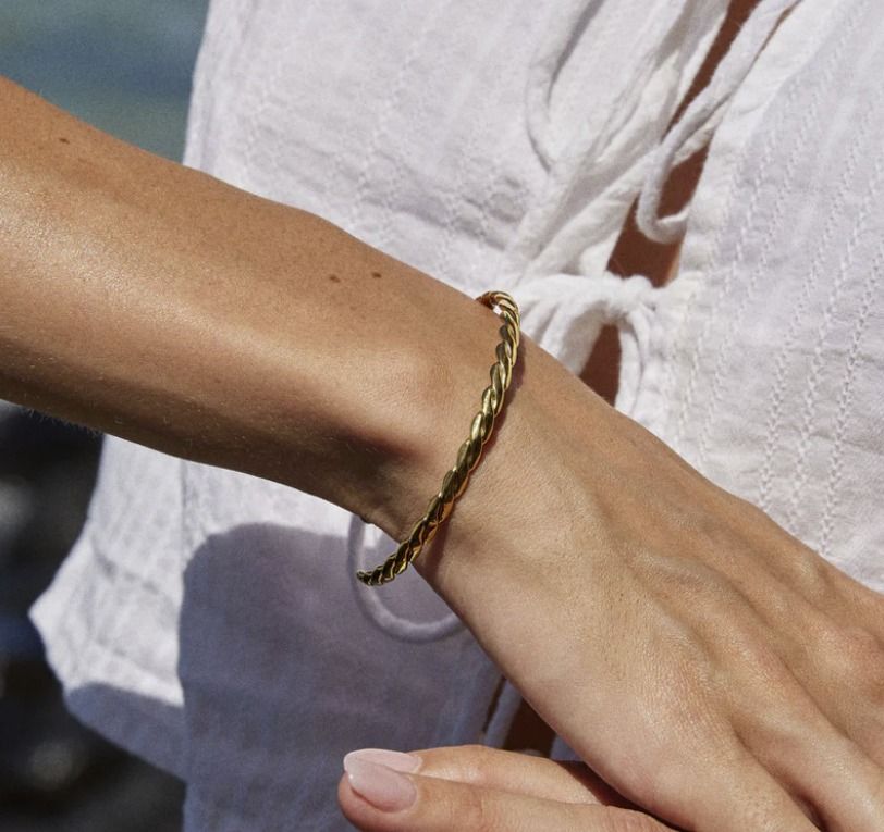 ATOLEA Twisted Cuff (Category: Bracelets) located in Singapore. Submitted by debbehhhh (Listing ID 1393151663, Image 2). Description: - Original price $85. Selling for $40 - Gold braided bangle bracelet - Solid piece design - Suitable for everyday wear - Perfect for special occasions.