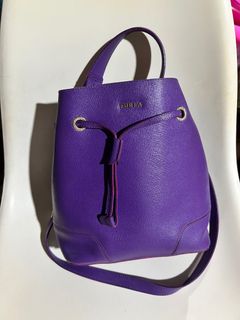 (Category: ) located in . Submitted by katcascloset (Listing ID 1393154916, Image 1). Description: .