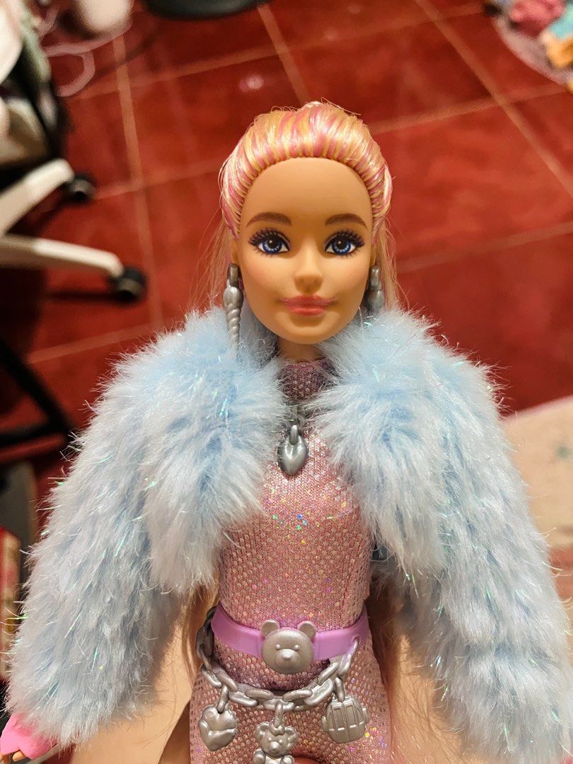 Barbie Extra Fly Snow (Category: Kids Toys) located in Legazpi City. Submitted by pink_moonlight (Listing ID 1392680483, Image 3). Description: Complete.