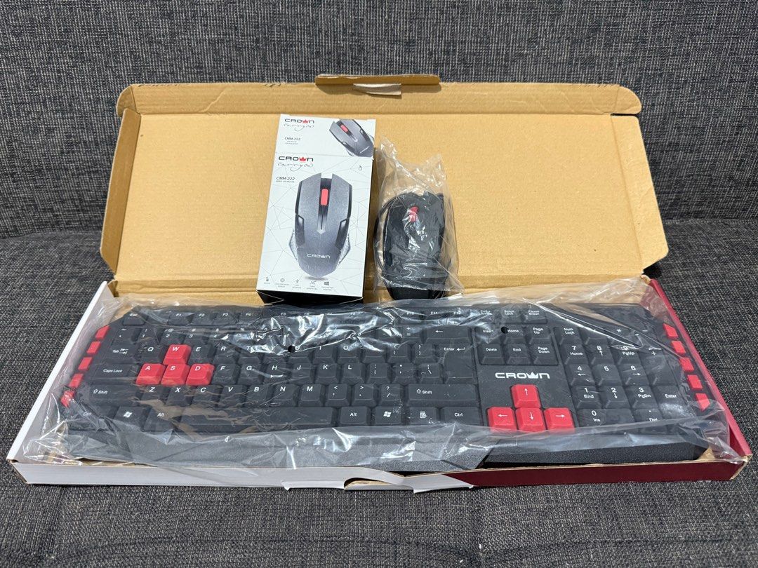 Basic wired gaming keyboard and mouse combo (Category: Computer Keyboard) located in Makati City. Submitted by intjminimalist (Listing ID 1393206198, Image 2). Description: Decluttering Used for a month nung naiwan ko yung main ko. .