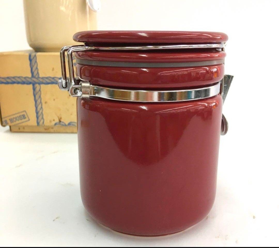 BEE House Japan Canister Set (Category: Other Kitchenware & Tableware) located in Rodriguez. Submitted by closetbyhiromi0706 (Listing ID 1393115271, Image 2). Description: PRODUCT INFORMATION: BEE HOUSE CANISTER Airtight storage container COLOR: IVORY/WINE SIZE : 12.5 × 10 It is brandnew and unused, but the box has scratches and diet due to age-related deterioration. Thankyou for your understanding..