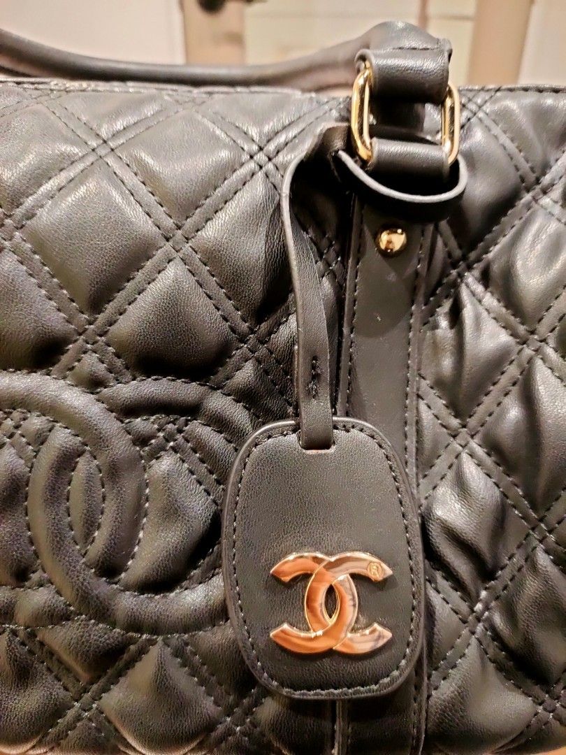 Black Bag (Category: Looking For) located in Quezon City. Submitted by karlam (Listing ID 1393099323, Image 3). Description: Authenticity not guaranteed. From Japan supplier.