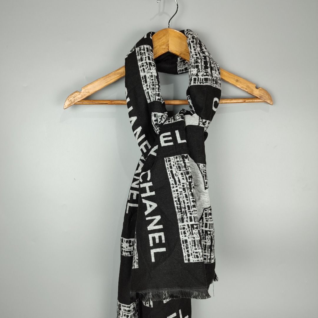 CHANEL SCARF/MUFFLER (Category: Luxury Accessories) located in Baguio. Submitted by binibibi (Listing ID 1393227077, Image 1). Description: CHANEL SCARF/MUFFLER (EXCELLENT CONDITION).