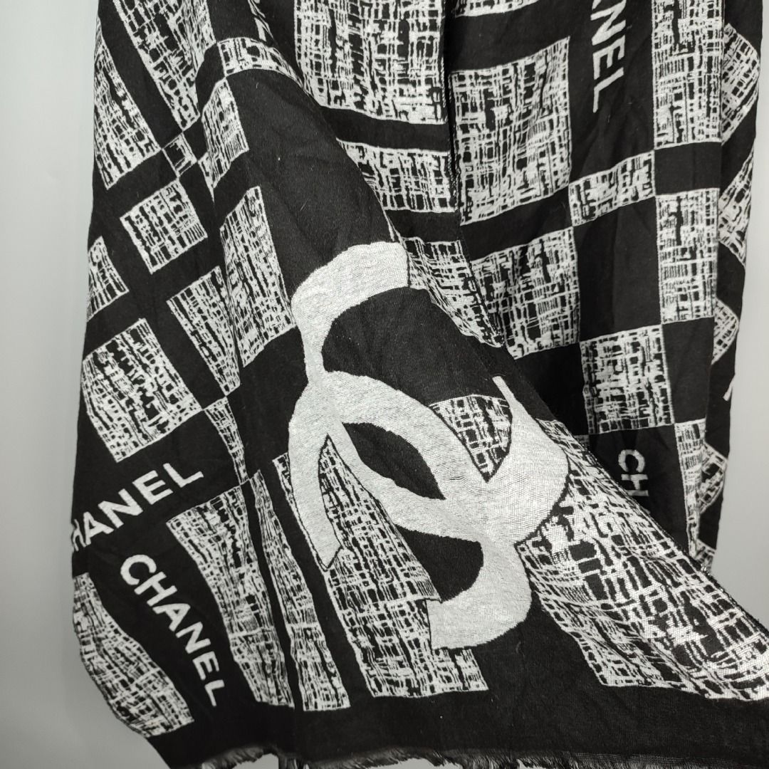 CHANEL SCARF/MUFFLER (Category: Luxury Accessories) located in Baguio. Submitted by binibibi (Listing ID 1393227077, Image 3). Description: CHANEL SCARF/MUFFLER (EXCELLENT CONDITION).