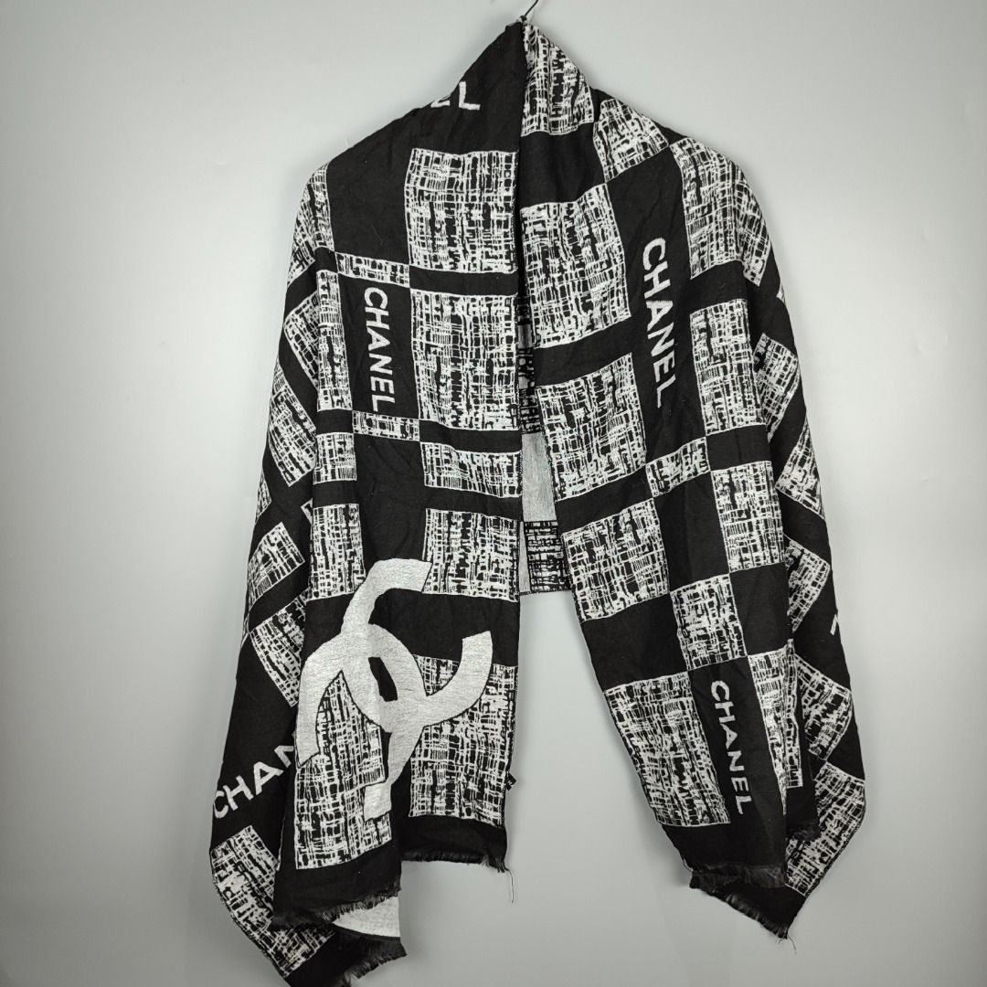 CHANEL SCARF/MUFFLER (Category: Luxury Accessories) located in Baguio. Submitted by binibibi (Listing ID 1393227077, Image 2). Description: CHANEL SCARF/MUFFLER (EXCELLENT CONDITION).