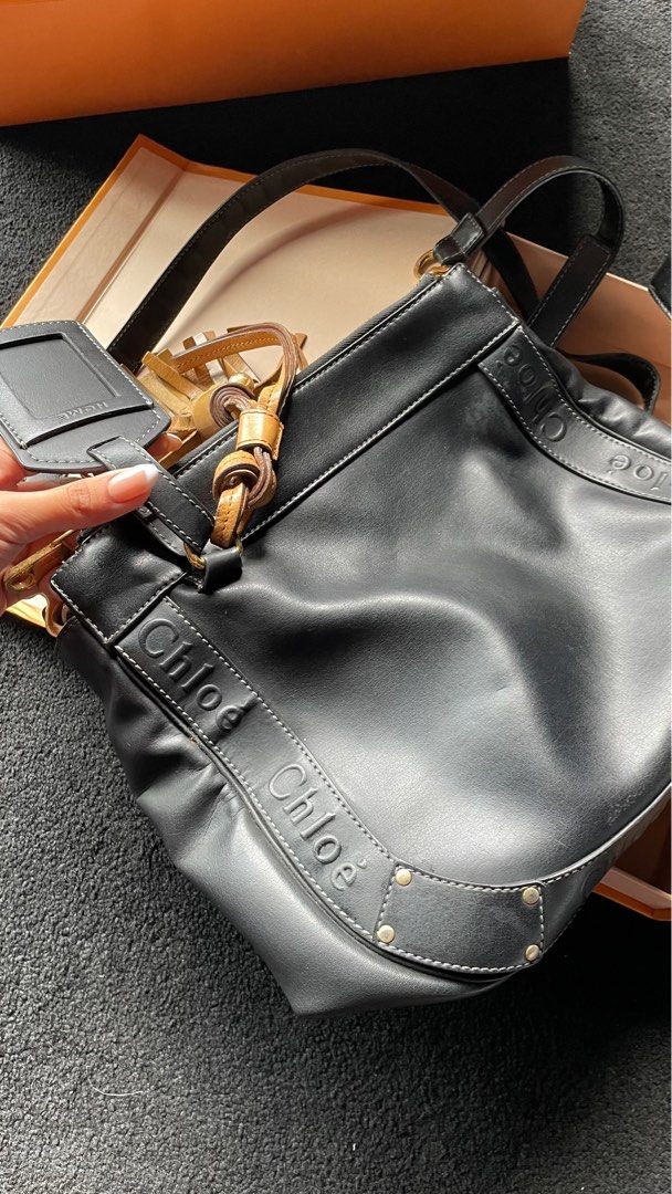 Chloe Eden Leather Tote Bag Black (Category: Luxury Bags & Wallets) located in Makati City. Submitted by r0w33 (Listing ID 1393096790, Image 1). Description: Vintage Chloé Eden Leather Tote Bag Black Has minor flaw Still good leather condition Classy and durable .