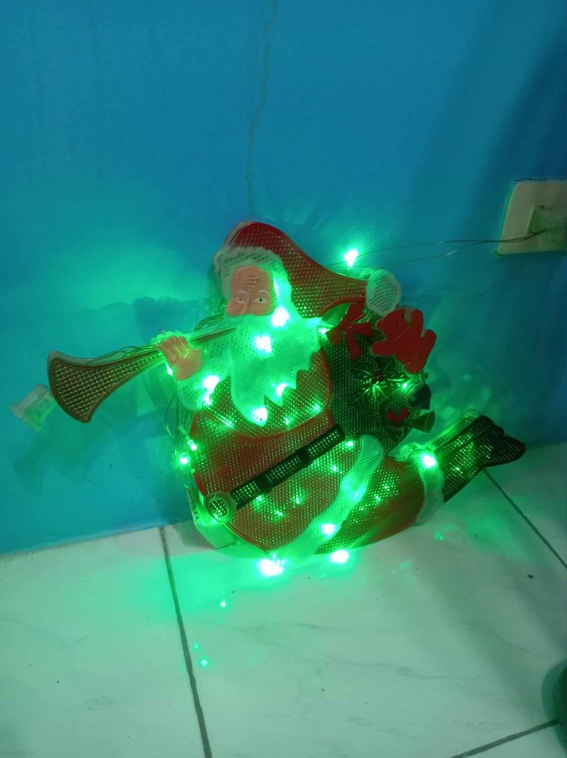 CHRISTMAS TREE (Category: Other Home Decor) located in Manila. Submitted by 08jhoyglee64228 (Listing ID 1393242587, Image 3). Description: 7 ft. Mahogany Christmas Tree, ALL IN decorations & 6 Christmas lights (all working) included. The Christmas Tree was only used twice. if interested, PM 09 15 05 3 46 99.