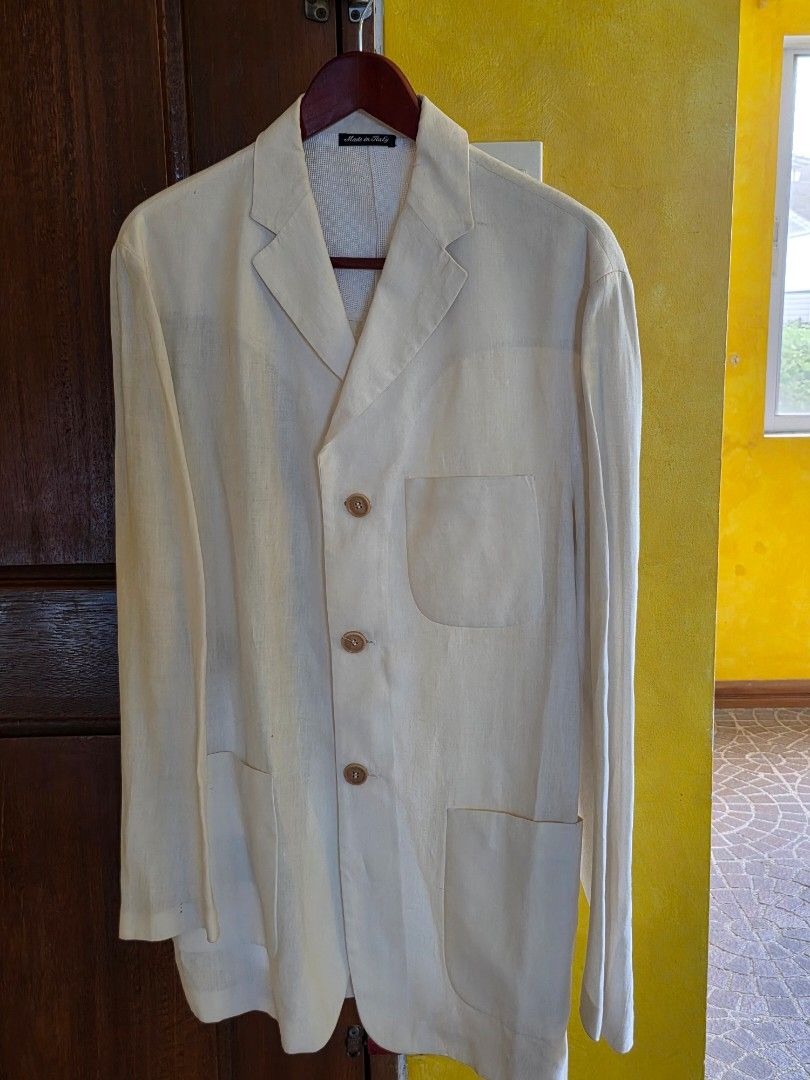 Classic 3 button casual blazer Pal Zireli (Category: Coats, Jackets and Outerwear) located in Antipolo. Submitted by saslbs (Listing ID 1393102238, Image 1). Description: 🤍Classic PULL by Pal Zireli off white 3 button blazer made in Italy. Very cool for casual wear. 6k Payment thru g-cash. Delivery thru Lbc or lalamove care of buyer..