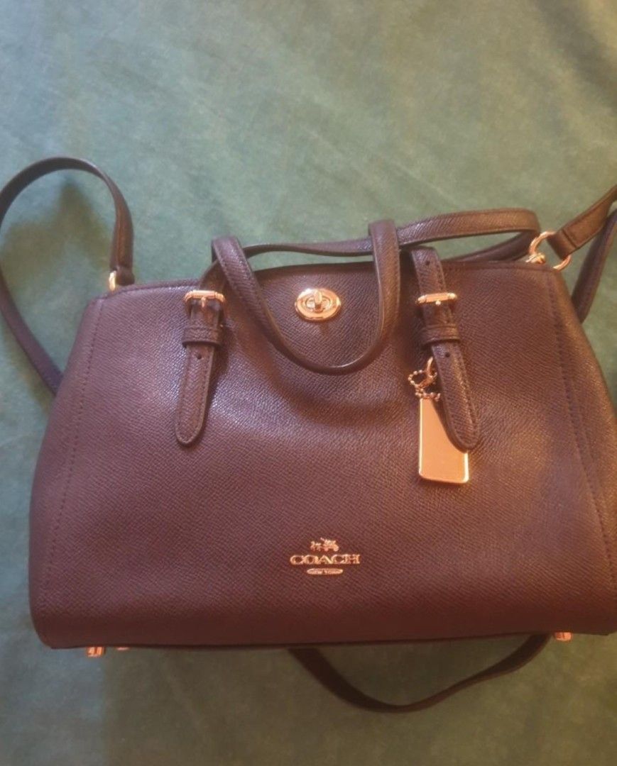 Coach Mini Surrey Caryall Satchell (Category: Luxury Bags & Wallets) located in Cavite. Submitted by yogamutt (Listing ID 1393181865, Image 3). Description: 🍒 bought in Korea 🍎 Leather-grained texture in Navy Blue 🍓 10/10 condition 🥑 rfs: migrating soon.