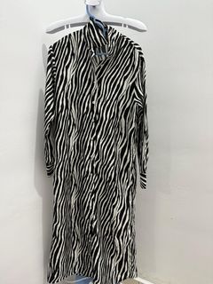 (Category: ) located in . Submitted by wardrobepreloved__ (Listing ID 1393105947, Image 1). Description: .