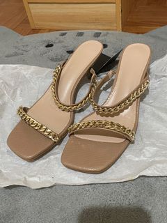 (Category: ) located in . Submitted by HelloAnn_Closet (Listing ID 1393141167, Image 1). Description: .
