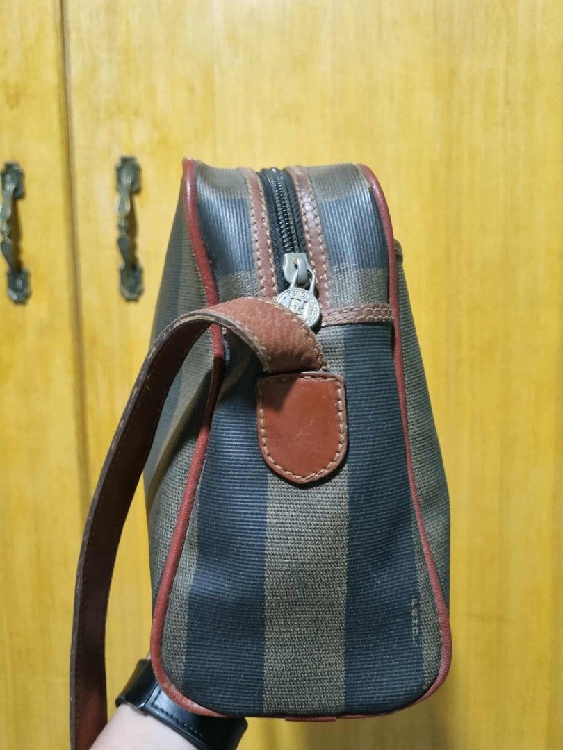 FENDI VINTAGE CROSSBODY (Category: Luxury Bags & Wallets) located in Caloocan City. Submitted by thon0806 (Listing ID 1393184055, Image 2). Description: authentic sign of used sa body maganda pa condition.