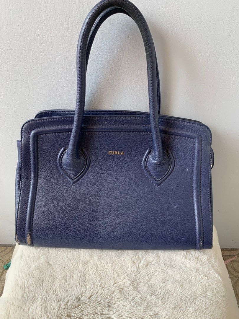 Furla Bag (Category: Luxury Bags & Wallets) located in Taguig. Submitted by madisam (Listing ID 1393080475, Image 1). Description: preloved origjnal Furla bag leather With rubs clear on need recolor or retouched size: 9 1/2 inches Height :13 inches Widht .