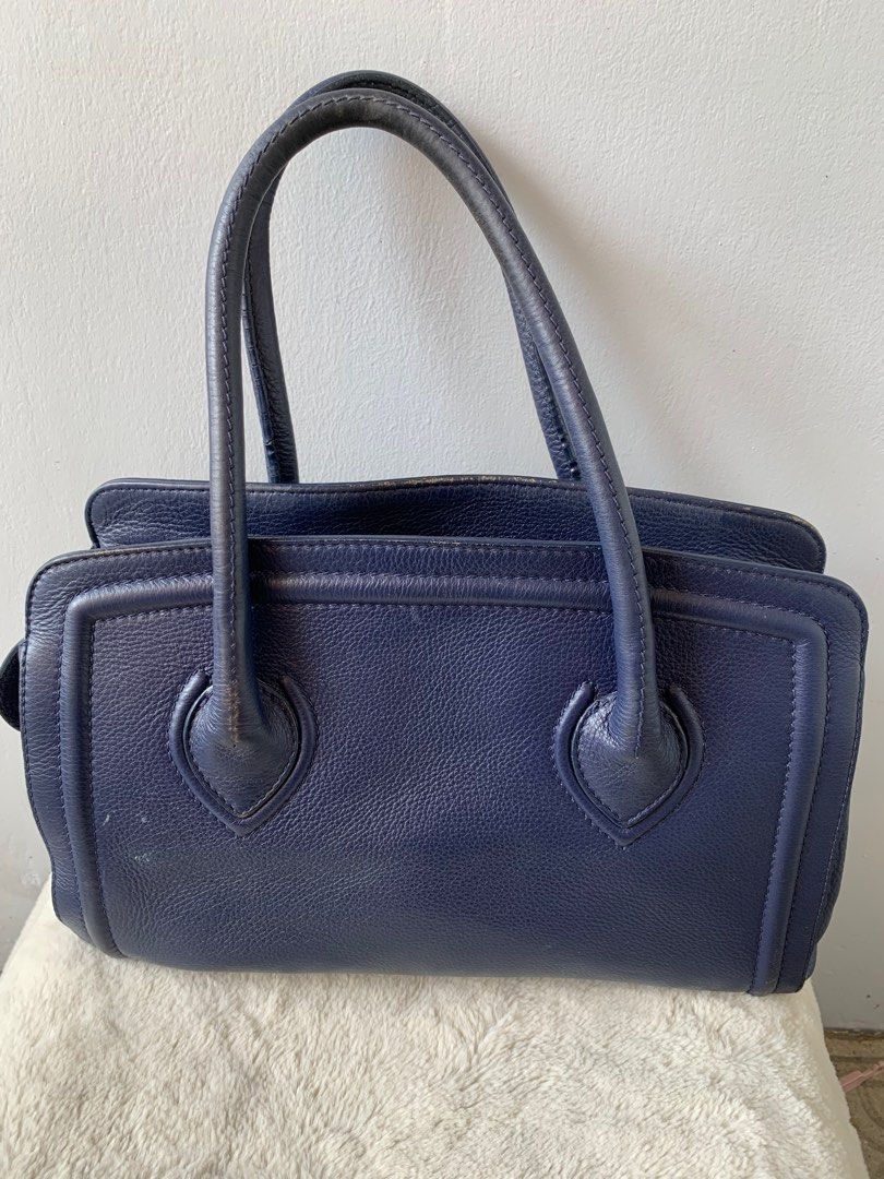 Furla Bag (Category: Luxury Bags & Wallets) located in Taguig. Submitted by madisam (Listing ID 1393080475, Image 2). Description: preloved origjnal Furla bag leather With rubs clear on need recolor or retouched size: 9 1/2 inches Height :13 inches Widht .