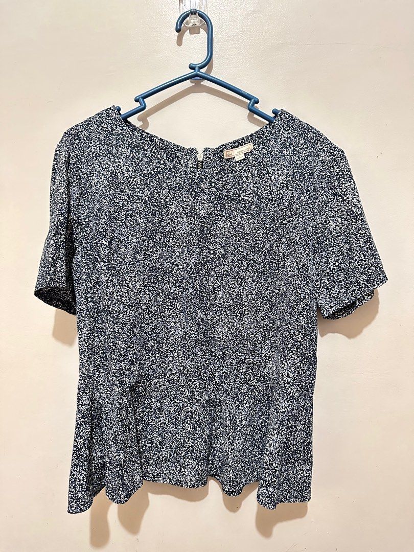 Gap Peplum Top (Category: Blouses) located in Puerto Princesa. Submitted by rorysroomdeclutter (Listing ID 1393133149, Image 2). Description: Size 6 Fits S to M Color rate 10/10 Dark Blue/Navy Color with White Dots Price nego With discount/bundle pricing for multiple items Dm for more pics.