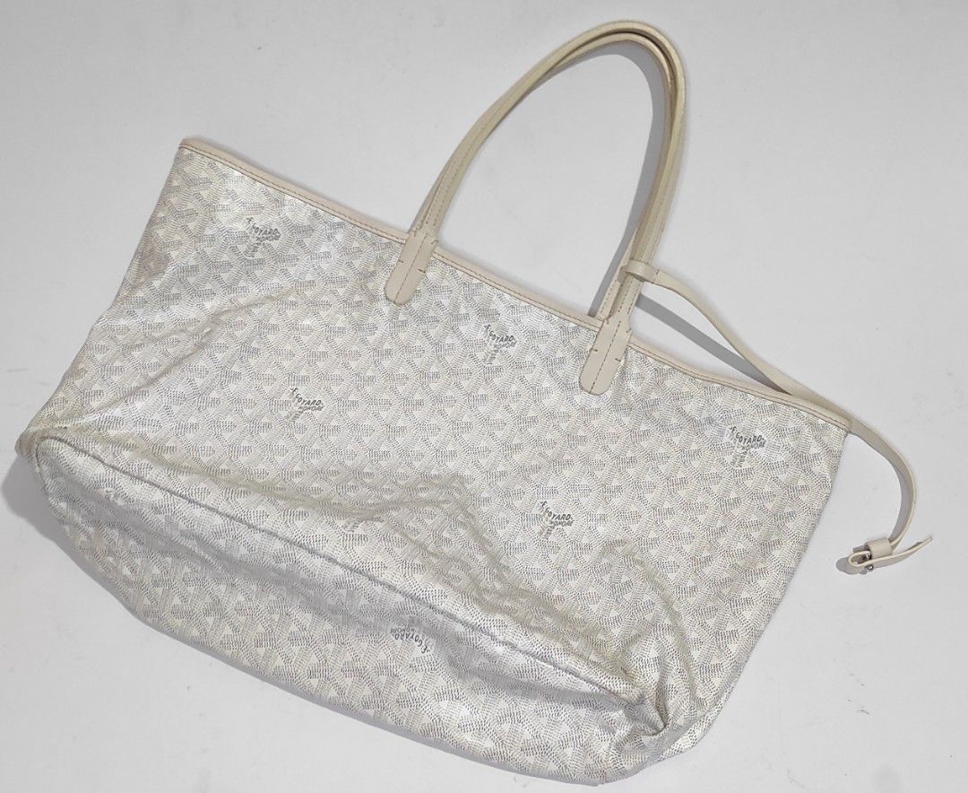 Goyard Saint Louis (Category: Luxury Bags & Wallets) located in Manila. Submitted by luxxxxxxxx.x (Listing ID 1393229323, Image 1). Description: excellent presentable condition what you see is what you get issue: missing pouch and rubs sa corner pasay city loc.