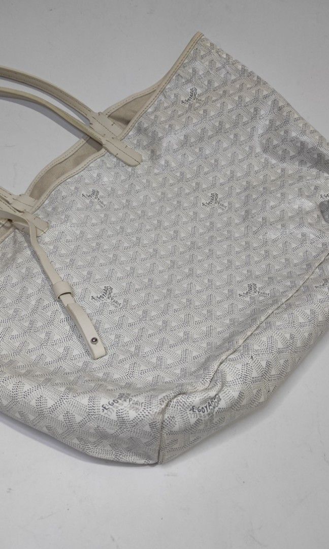 Goyard Saint Louis (Category: Luxury Bags & Wallets) located in Manila. Submitted by luxxxxxxxx.x (Listing ID 1393229323, Image 3). Description: excellent presentable condition what you see is what you get issue: missing pouch and rubs sa corner pasay city loc.