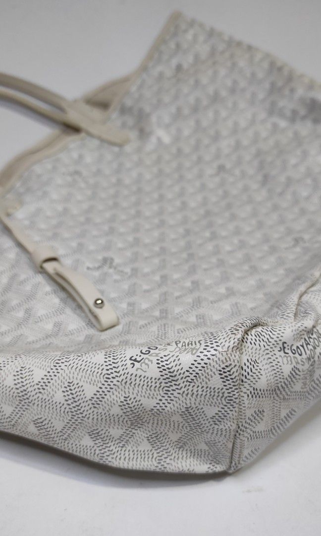 Goyard Saint Louis (Category: Luxury Bags & Wallets) located in Manila. Submitted by luxxxxxxxx.x (Listing ID 1393229323, Image 2). Description: excellent presentable condition what you see is what you get issue: missing pouch and rubs sa corner pasay city loc.