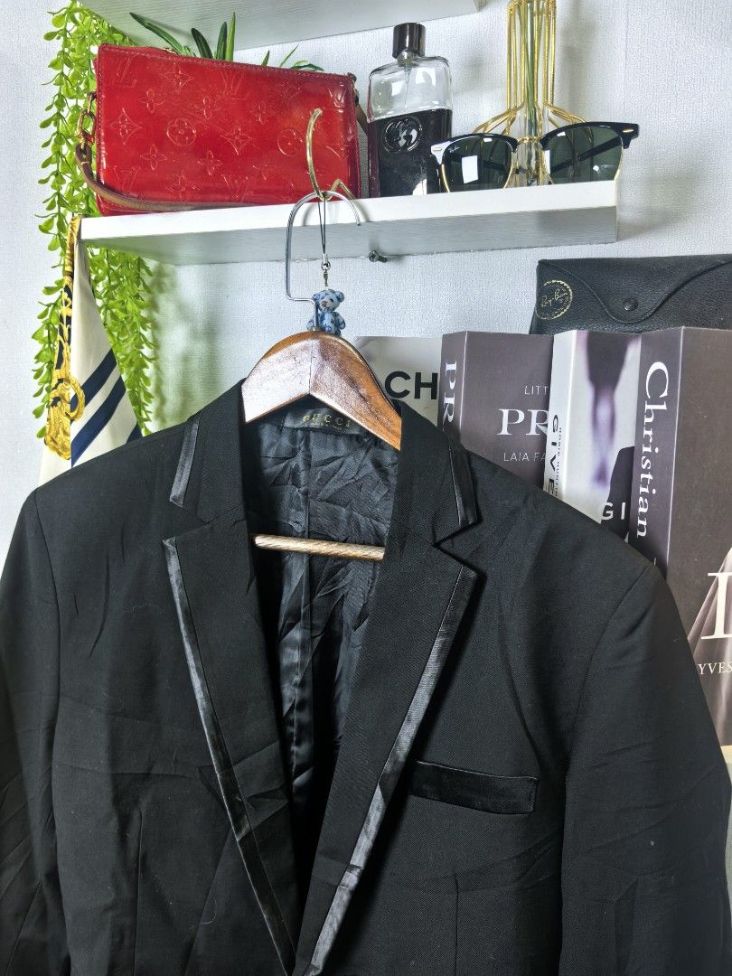 Gucci blazer black (Category: Luxury Apparel) located in Baguio. Submitted by ashzachary (Listing ID 1393202174, Image 3). Description: Gucci blazer black Condition :Excellent condition Color rate 10/10 Size : Medium Inches:W19. 5/L27 No issues No flaws Super ganda sa personal Pm. More details Good quality Plsss 📌No Bogus 📌No return MOP What you see is what you get PALAWAN, CEBUNA GCASH AND BDO Reminder😊 We're selling thrifted clothes so pleas