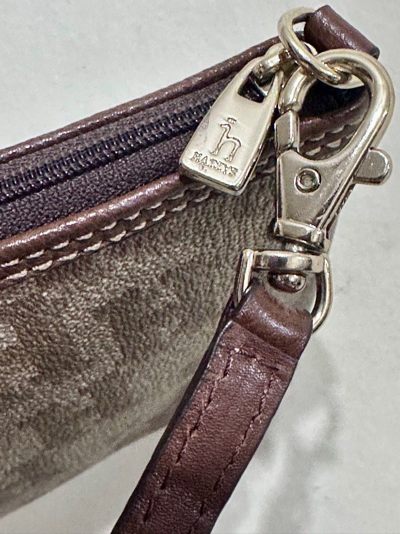 Hazzys Wristlet Kili Bag (Category: Luxury Bags & Wallets) located in Manila. Submitted by shopaholic_gurl (Listing ID 1393160167, Image 3). Description: Like new item No flaws Pvc material Can be worn as wristlet Or kili bag Fits small and big phones as promax Sold as is.