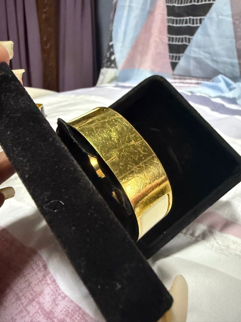 Hermes Clic H Bracelet White wide (Category: Luxury Accessories) located in Manila. Submitted by urbantrendsetter (Listing ID 1393158229, Image 2). Description: Color: White Size: PM Material: Metal Enamel Hardware: Gold Condition: 8/10 (Some Visible Wear) Includes: provided box.