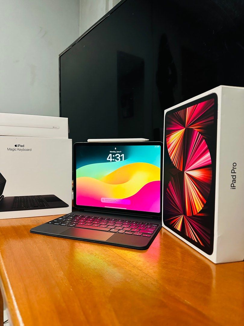 Ipad pro 3rd gen With magic keyboard and pencil (Category: Laptops & Notebooks) located in Manila. Submitted by epicmoon-29bf (Listing ID 1393093561, Image 2). Description: .