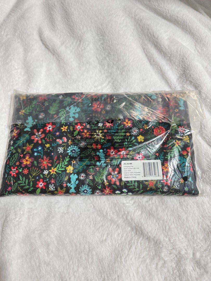 Jujube ADF Changing Pad (Category: Diaper Bags & Wetbags) located in Quezon City. Submitted by isabuys (Listing ID 1393119150, Image 1). Description: .