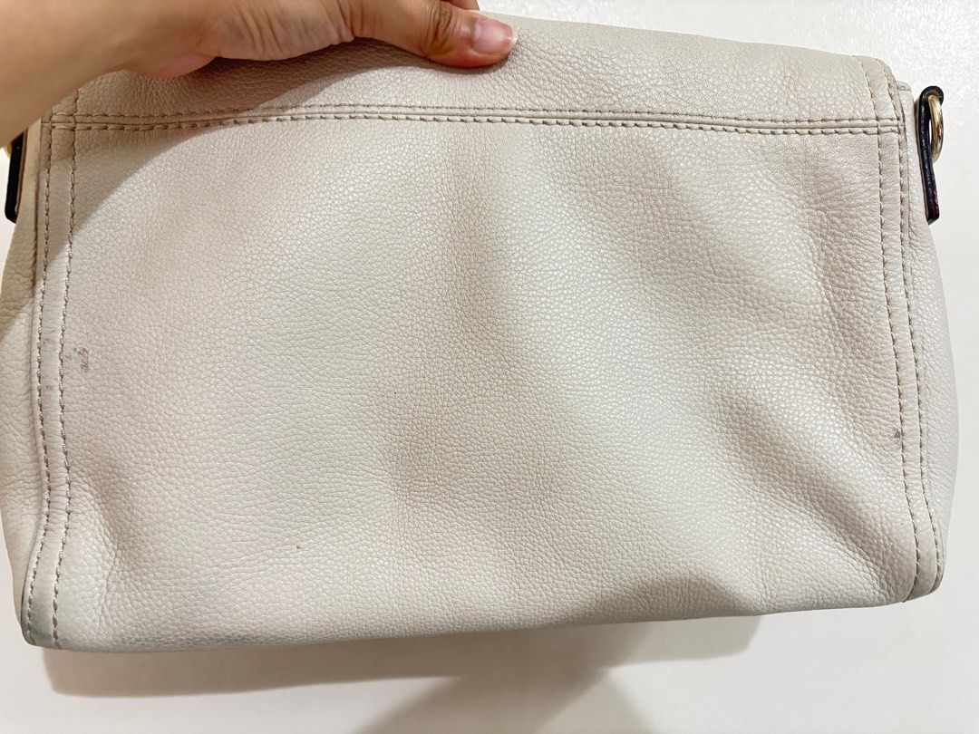 Kate Spade Crossbody bag white leather (Category: Cross-body Bags) located in Valenzuela. Submitted by princesanne (Listing ID 1393069892, Image 2). Description: decluttering. original bag.