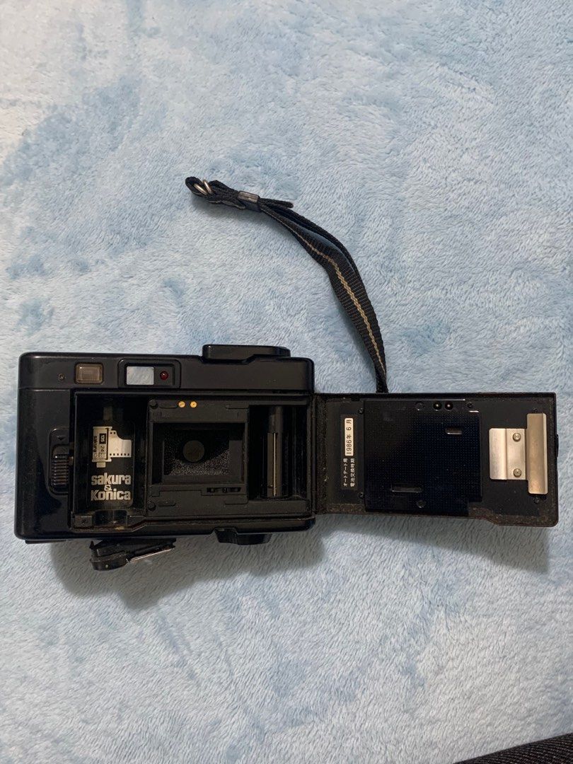 Konica EFJ (Category: Cameras) located in Manila. Submitted by coolstuffonlyyy (Listing ID 1393120642, Image 3). Description: with light leaks need to be repaired selling as is .
