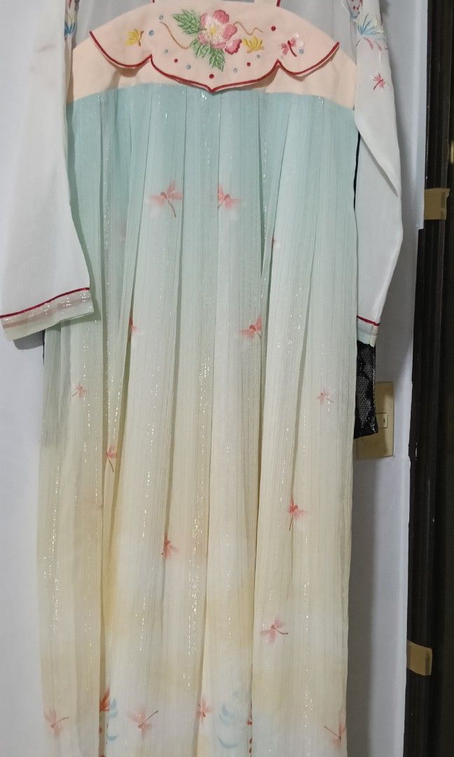 Korean Dress/ Costume (Category: Traditional & Ethnic wear) located in Pasig City. Submitted by ani2684 (Listing ID 1393196415, Image 1). Description: .