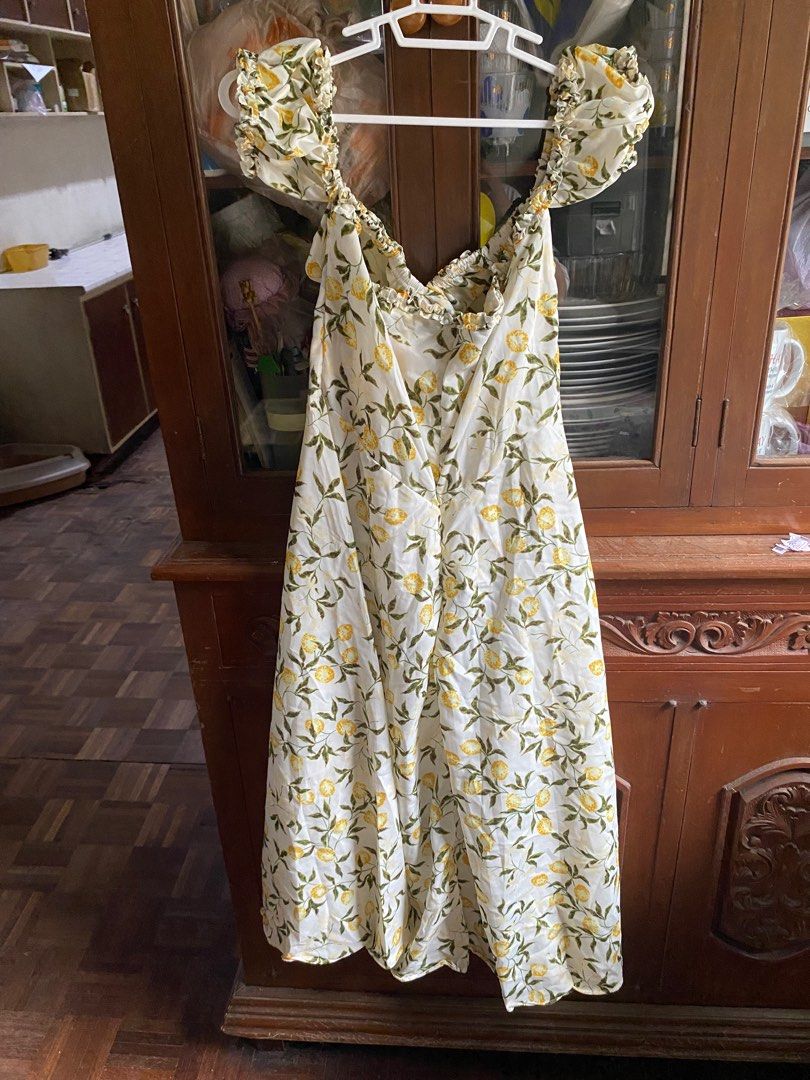 Lemon Printed Off Shoulder Midi Dress (Category: Dresses) located in Cebu City. Submitted by crispylee (Listing ID 1393211604, Image 3). Description: Brand New With Tag size L Very Good Condition .