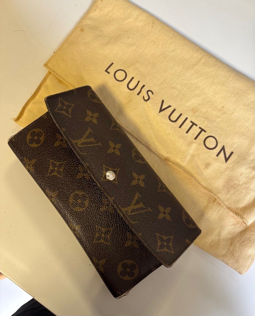Louis Vuitton Sarah Long Wallet (Category: Luxury Bags & Wallets) located in Cabuyao City. Submitted by HelloSunshineDeclutters (Listing ID 1393102688, Image 1). Description: Guaranteed Authentic LVSarah Long Wallet Store Bought, but lost the receipt and box With dustbag only With hotstamp ERG Personal used No interior cracks Flaw: button Mark, edges are a bit worn, fading on card slot area With tolerable flaws, still in very much good usable con