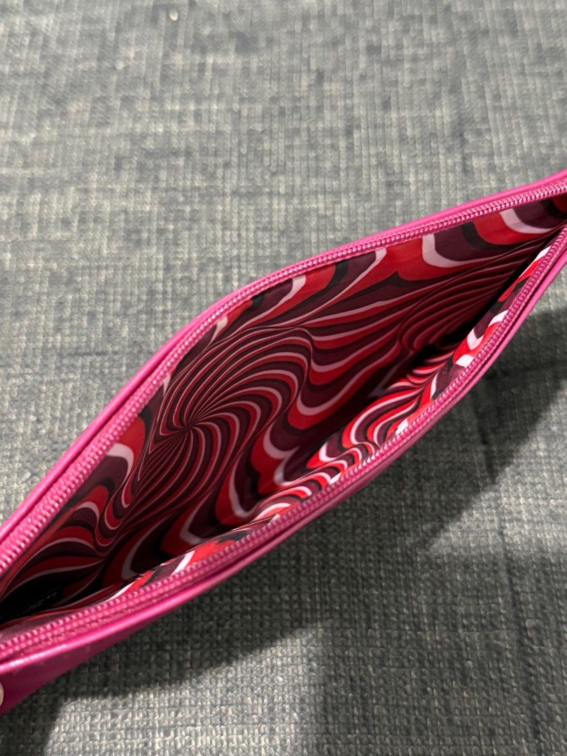 Mac make up pouch (Category: Makeup) located in Makati City. Submitted by intjminimalist (Listing ID 1393222786, Image 2). Description: Decluttering.