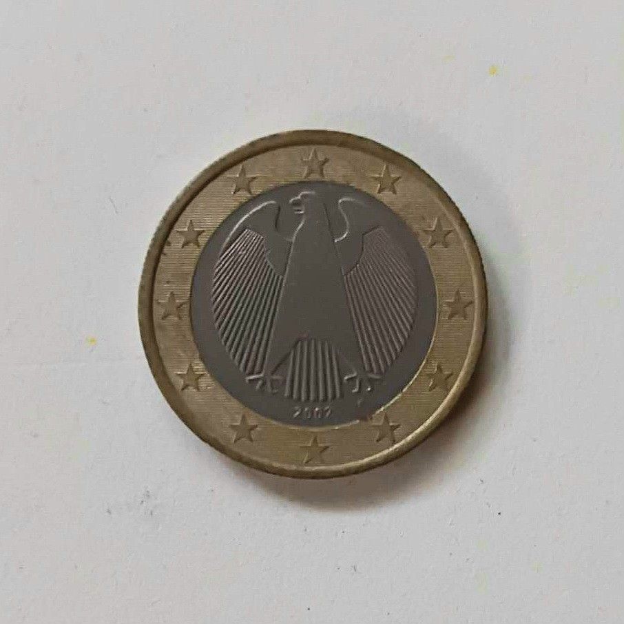 Old Coin: One Euro (Category: Currency) located in Bacoor. Submitted by hazirannei (Listing ID 1393102052, Image 2). Description: RfS: Decluttering MoP: GCash MoD: LBC Express or Buyer's preferred Courier if thru online booking. Shipping Fee at Buyer's expense..