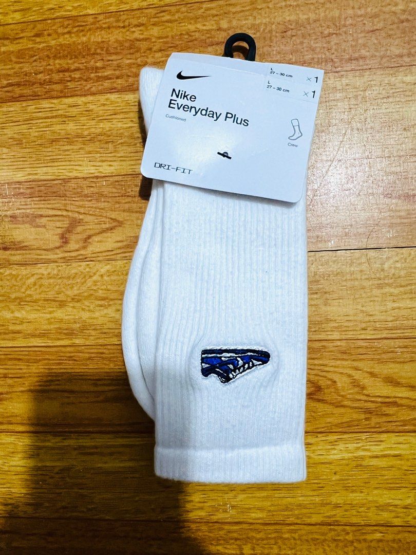 original nike dunk socks white (Category: Socks) located in Manila. Submitted by baeshop16 (Listing ID 1393236758, Image 2). Description: brandnew mens.