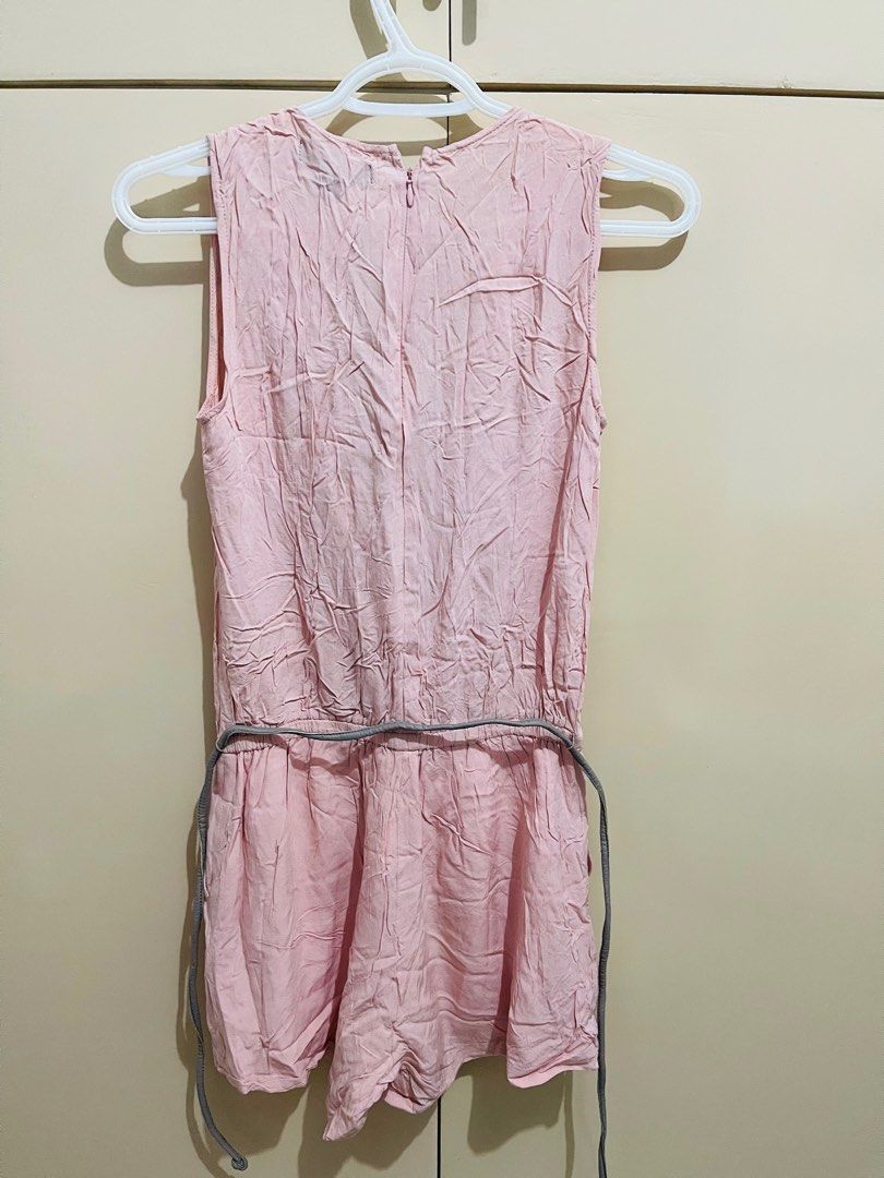 Plains& prints sleeveless jumpshort (Category: Jumpsuits) located in Manila. Submitted by _bachii (Listing ID 1393127358, Image 2). Description: Preloved. Has few stains (stored it in a long period of time). May onting crack na yung sa belt pero di naman halata sa malayo. .