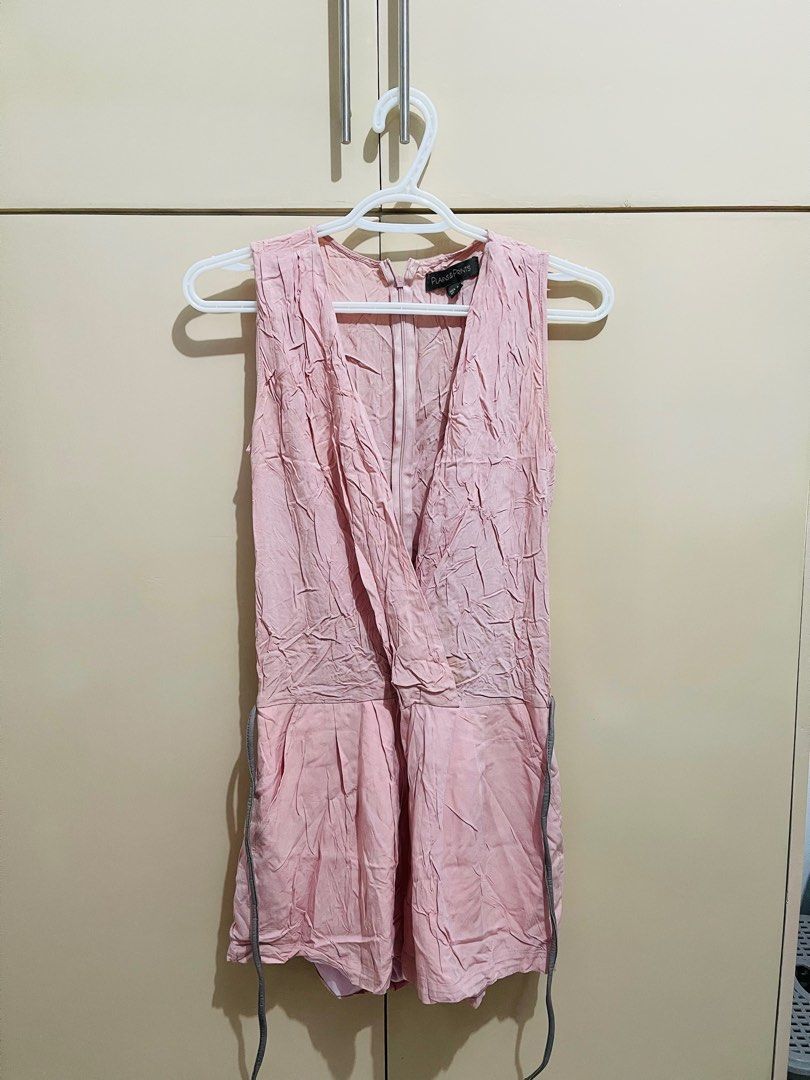 Plains& prints sleeveless jumpshort (Category: Jumpsuits) located in Manila. Submitted by _bachii (Listing ID 1393127358, Image 1). Description: Preloved. Has few stains (stored it in a long period of time). May onting crack na yung sa belt pero di naman halata sa malayo. .