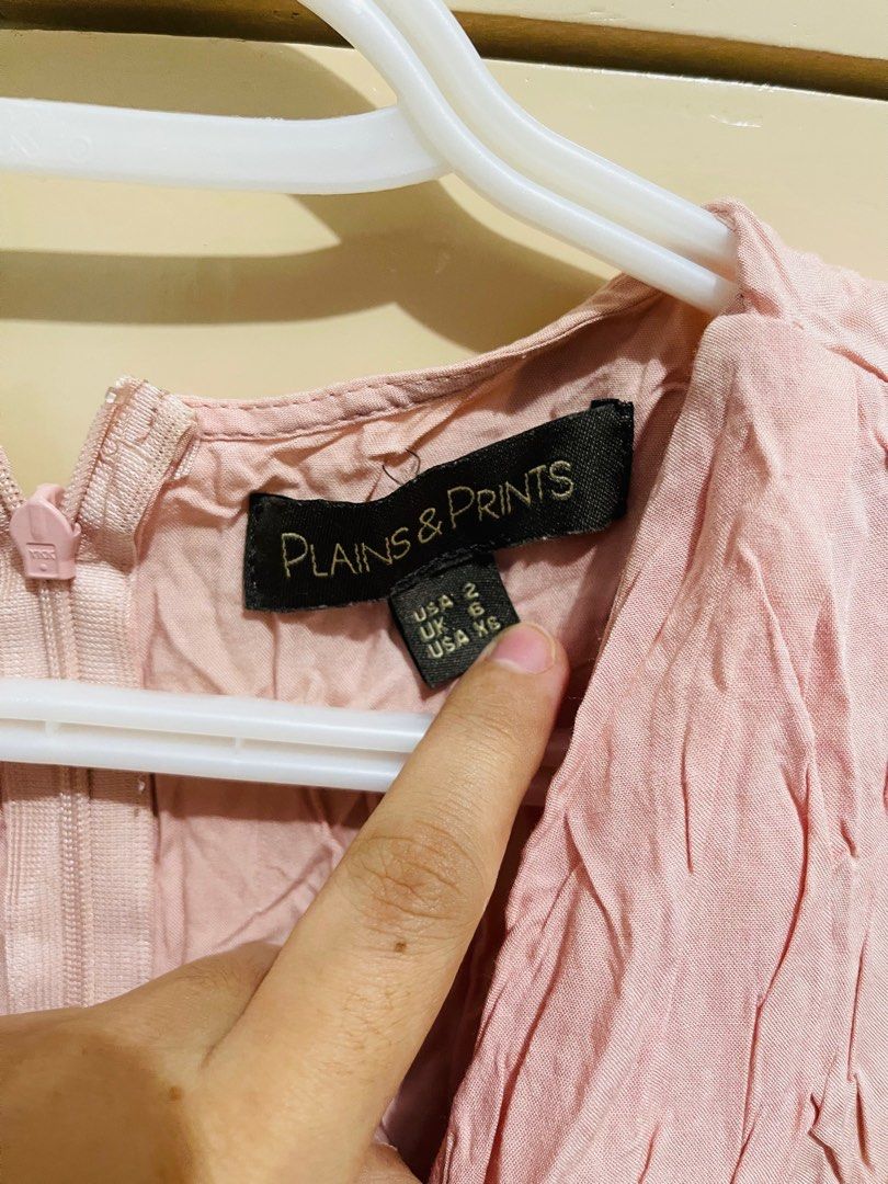 Plains& prints sleeveless jumpshort (Category: Jumpsuits) located in Manila. Submitted by _bachii (Listing ID 1393127358, Image 3). Description: Preloved. Has few stains (stored it in a long period of time). May onting crack na yung sa belt pero di naman halata sa malayo. .