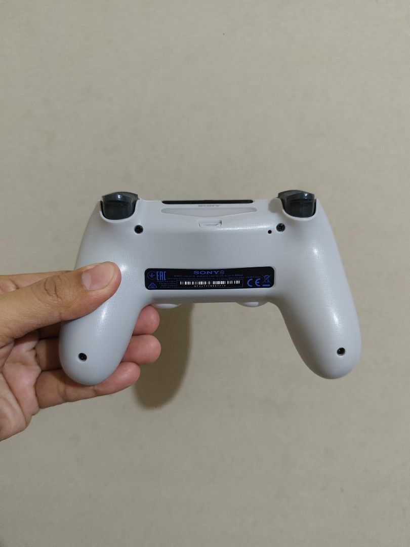 PS4 Dual Shock Wireless controller (Category: Controllers) located in Quezon City. Submitted by unboxingtito (Listing ID 1372461104, Image 3). Description: PS4 Dual Shock Wireless controller Brand new and unused.
