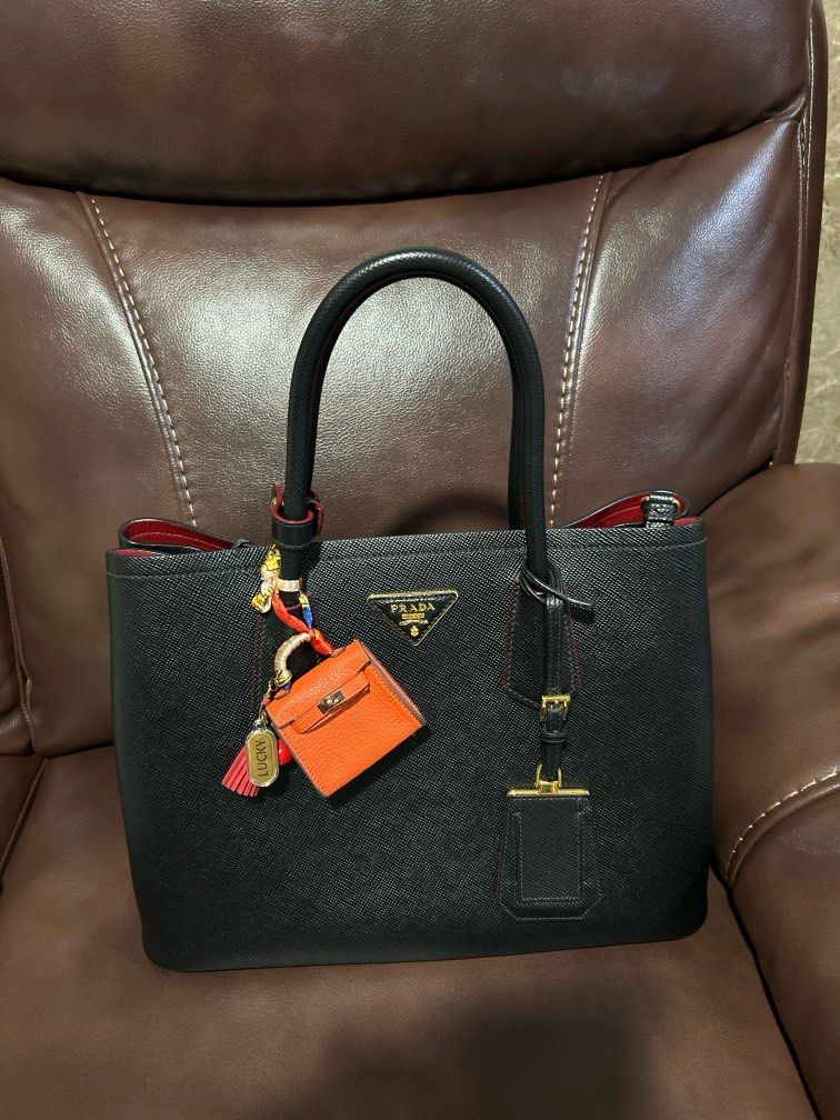 Saffiano cuir (Category: Luxury Bags & Wallets) located in Manila. Submitted by trz5jh69sv95845 (Listing ID 1393212338, Image 1). Description: Twice lang nagamit.
